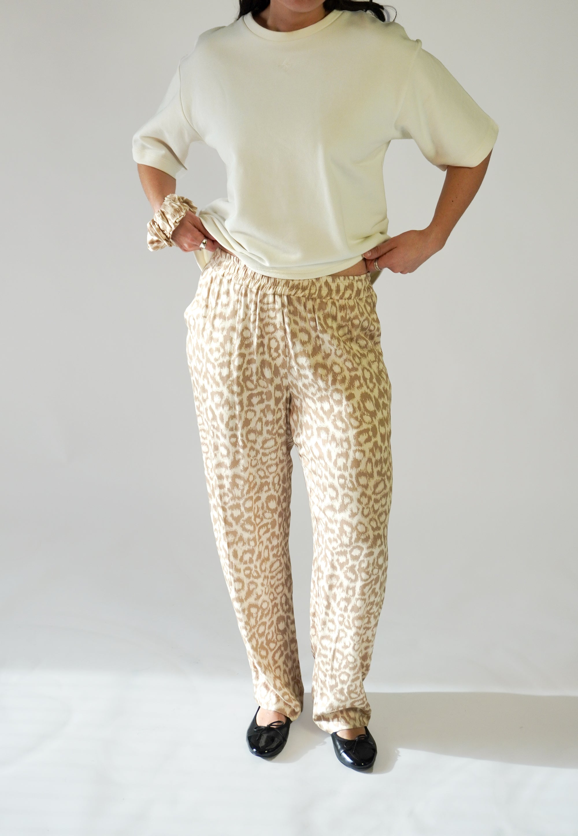 NGSeven BROOK Relaxed trousers Relaxed 13028 Birch cafe latte leopard